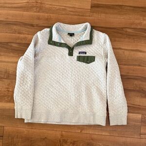 Patagonia Cream and Green Sweater